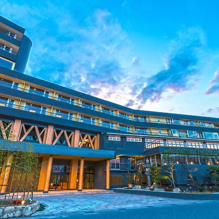 Отель Ooedo Onsen Monogatari Premium Shirahama Gyoen Экстерьер фото