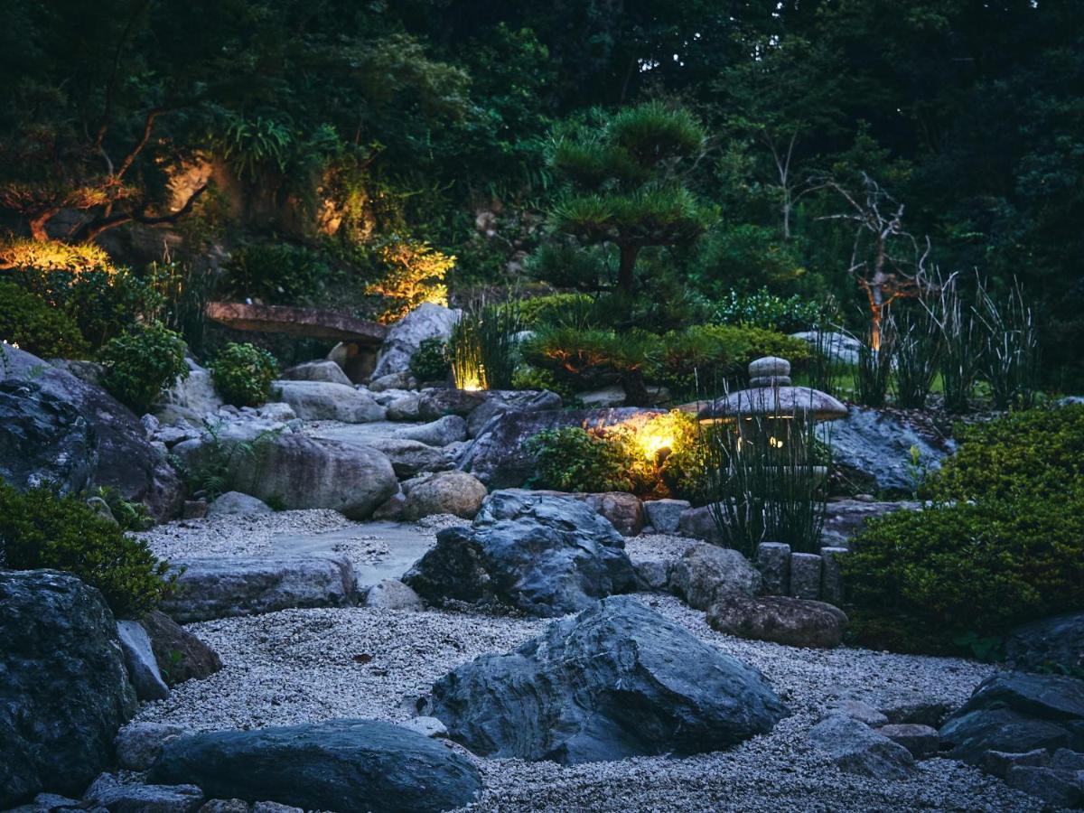 Отель Ooedo Onsen Monogatari Premium Shirahama Gyoen Экстерьер фото