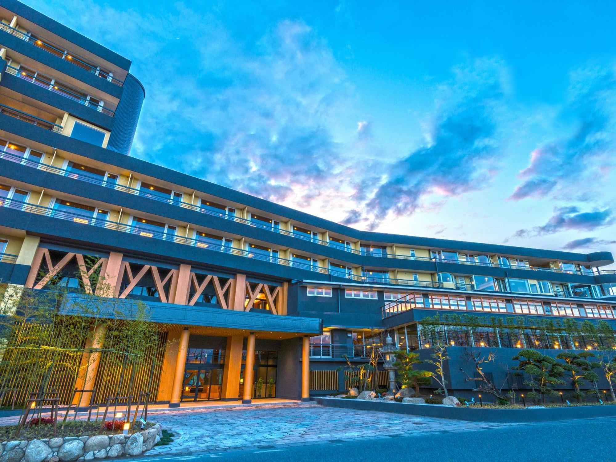 Отель Ooedo Onsen Monogatari Premium Shirahama Gyoen Экстерьер фото